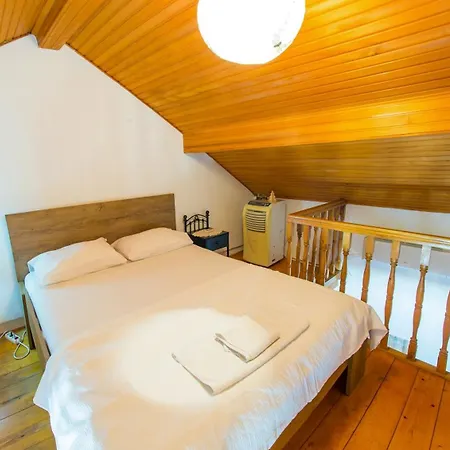 Old Bridge Cedar Loft Apartamento *
