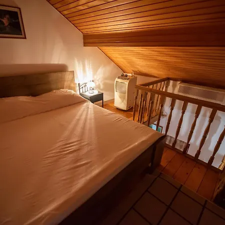 Old Bridge Cedar Loft * Mostar